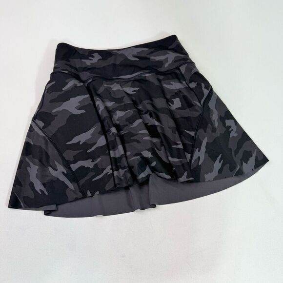 Athleta Skirt Skort Womens Small Ace Printed Tennis 15.5" Black Camo - Picture 1 of 9